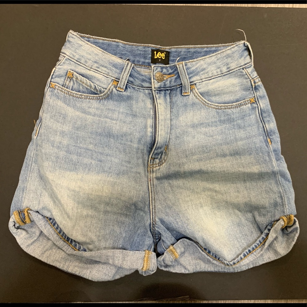 Women’s Lee shorts - says size 7 but fits a Xxs
